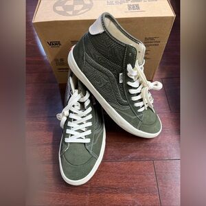 Mens 9 / Womens 10.5 Vans The Lizzie Quilted Grape Leaf Green Suede Hi HALF BOX